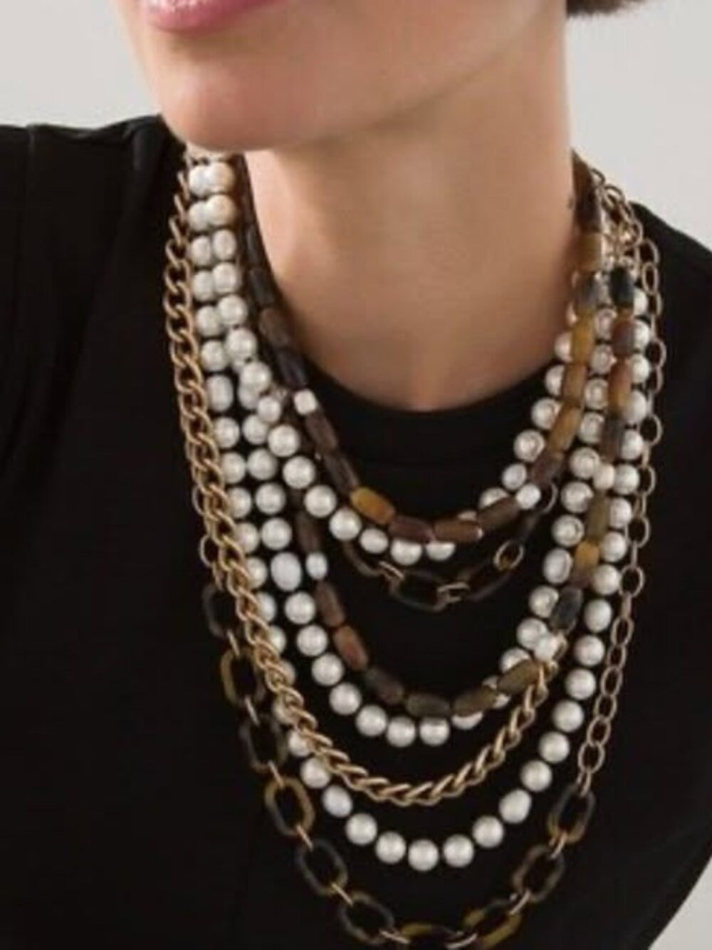 CHICO'S MULTISTRAND STATEMENT PEARL AND TORTOISE NECKLACE.